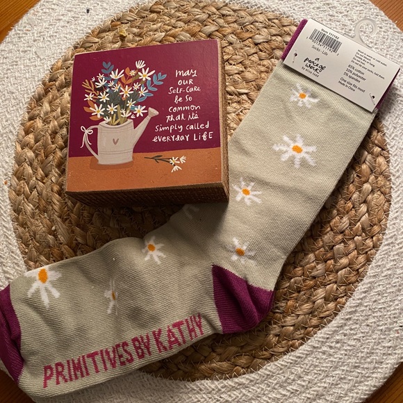 Primitives By Kathy box and sock gift set. Floral print. (NWT) - Picture 7 of 13
